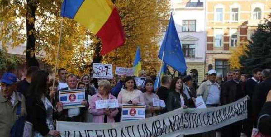 Românii din Ucraina în „menghina geopolitică”