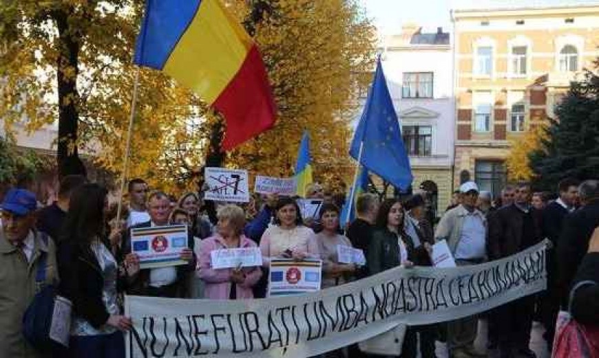 Românii din Ucraina în „menghina geopolitică”